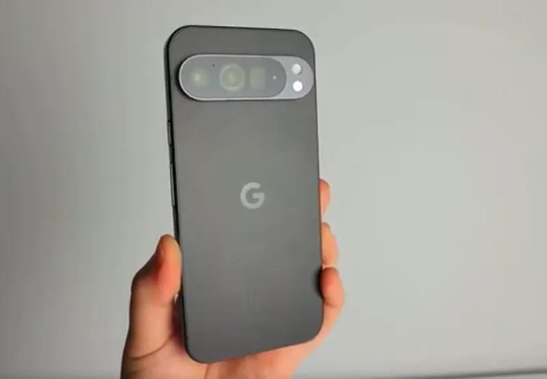 谷歌Pixel 9 Pro XL：
6.8 英寸 120Hz 刷新率 OLED 