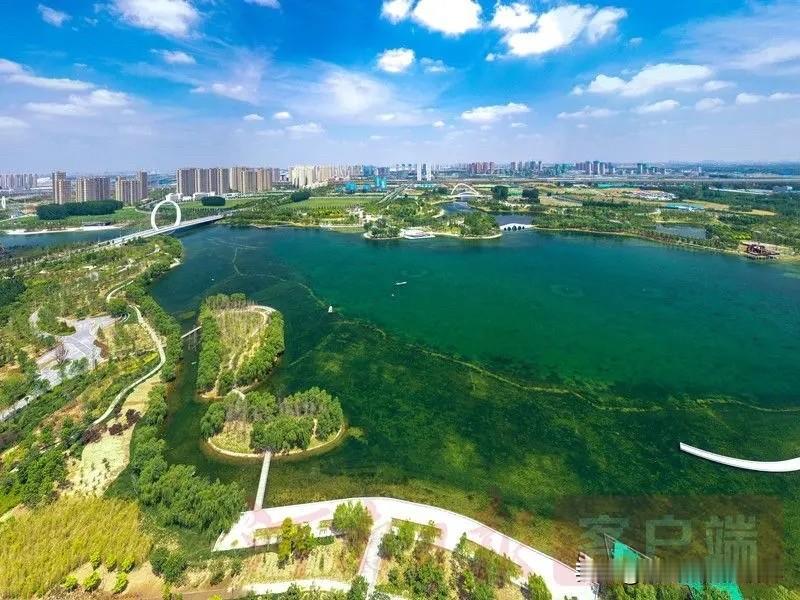 昨天周六，去了一趟郑州东三环的蝶湖公园，让人想不到的是竞然车多人多，到时几个停车