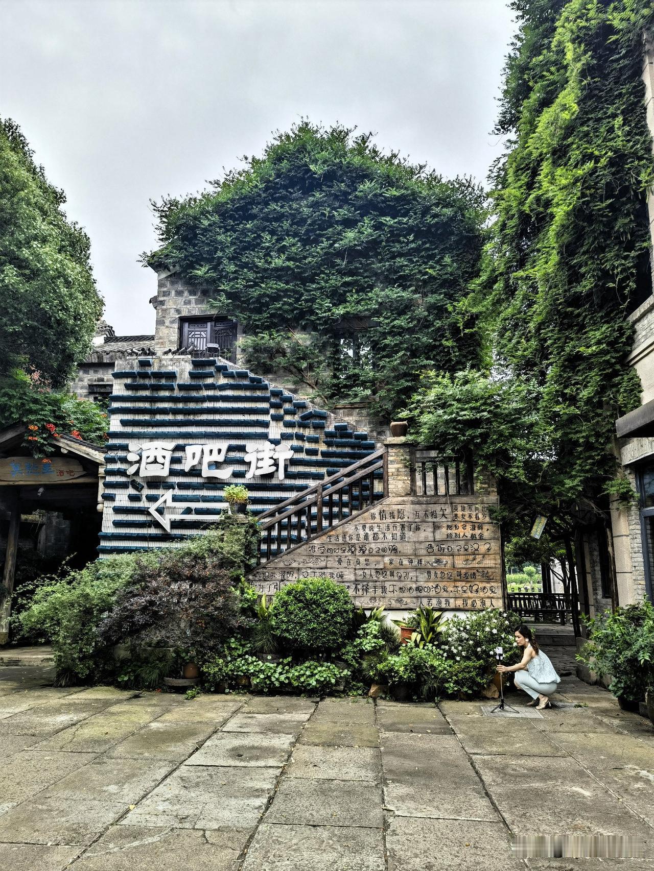 莫愁村的景点特色

游逛一遍莫愁村，主要景点设计还是非常不错的，也非常好的展示了