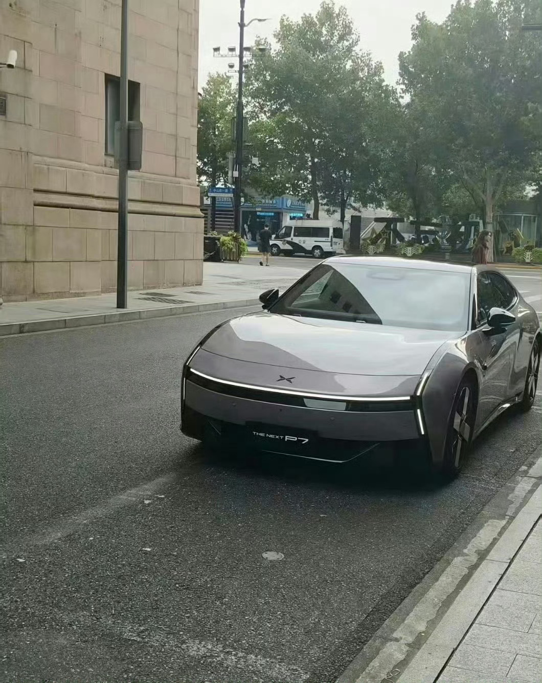 今天全网都在传的小鹏新 P7，你们来看看这个颜值，满分十分大家会打几分？ ​​​