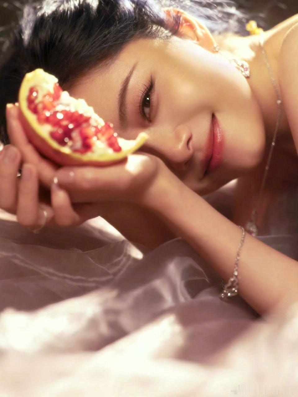 蓝发谭松韵和绿发谭松韵你们更喜欢哪个我不管我两个全要了 