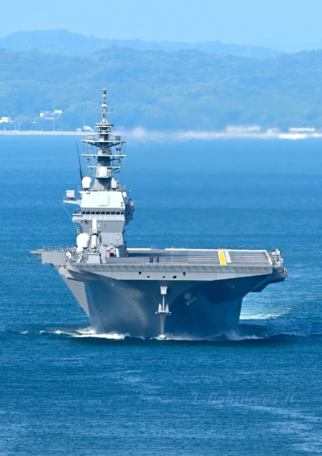 日本海上自卫“加贺”首次穿过关门海峡