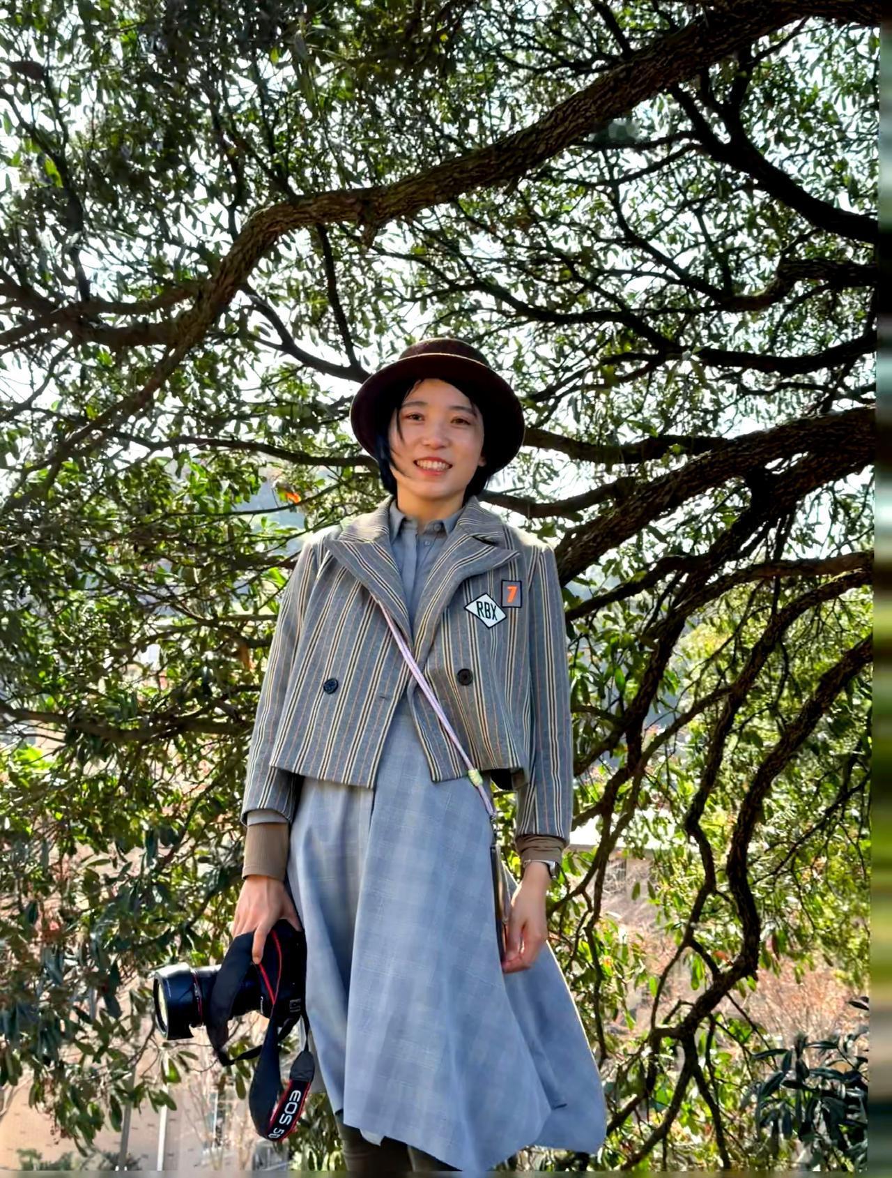 杭州自然环境也太好，愣在人小区徒步一下午

杭州一下子升温到25度，梅花全开了