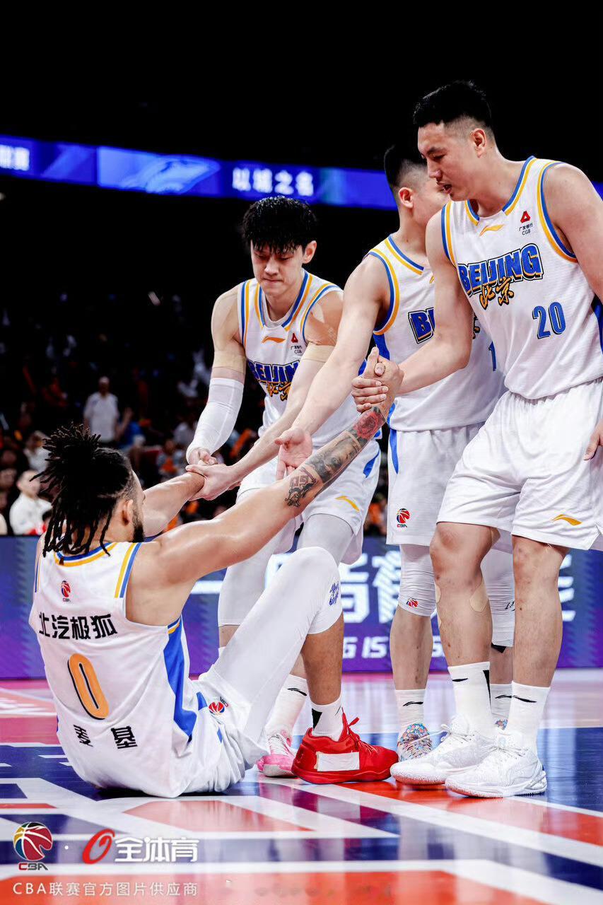 以后北京队的队服会不会变成curry brand库里签约李宁库里库里