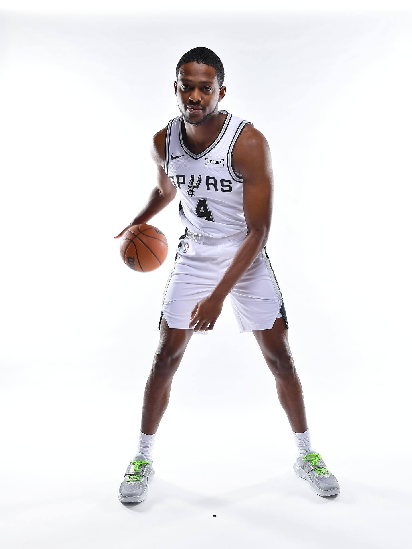 🏀达龙-福克斯晒定妆照：“第9年”🤔大家对于他新赛季的数据预测是什么样的？马