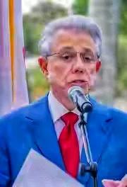 贼喊捉贼！当地时间5月27日，美国驻西班牙大使莱昂，在马德里当众开了一堂“防渗透