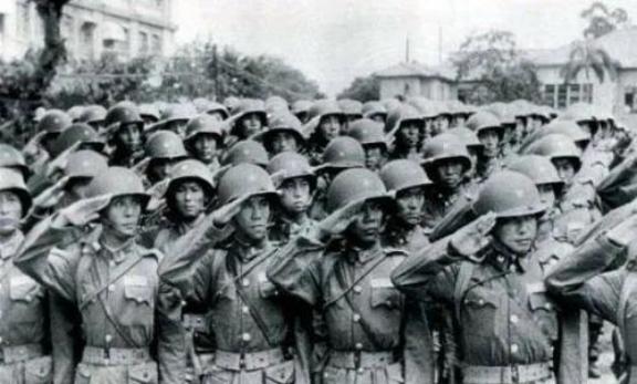 46年，国军势力还很强大，很多人想着去混口饭吃，结果49年一败涂地。 
 
19