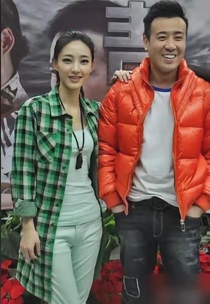 年轻时候于和伟真帅，旁边女士是谁？