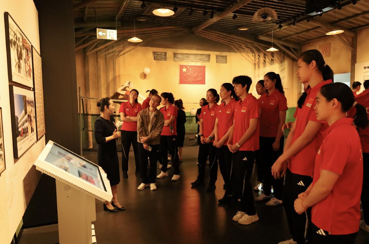 【寻根女排精神 聚力备战攻坚——中国女排参观漳州女排精神展示馆】结束北京阶段性训