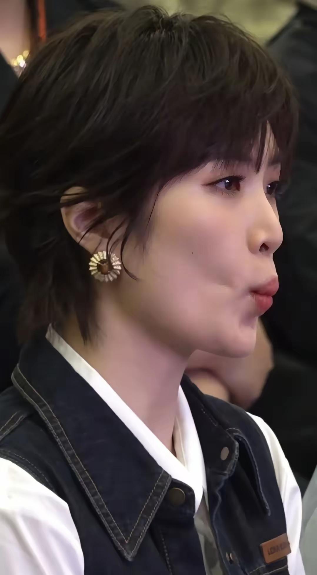 姚安娜一直不火的原因，可能就是因为发型不对！她长着一副淑女形象的脸，跟她这种脸型