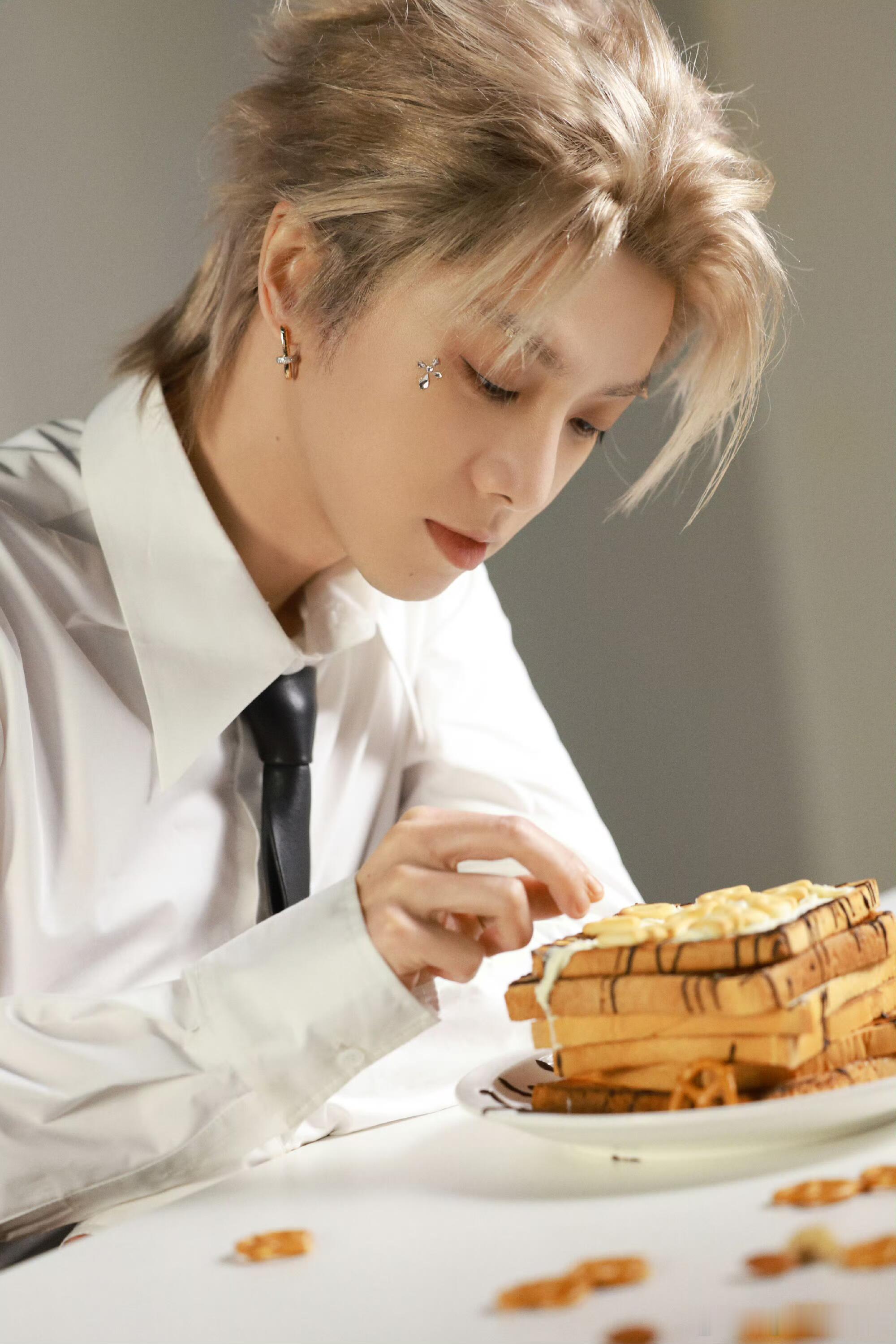 华晨宇 本命年和本命人一起过不经意间的真情流露最打动人，这句话肯定是他发自内心的