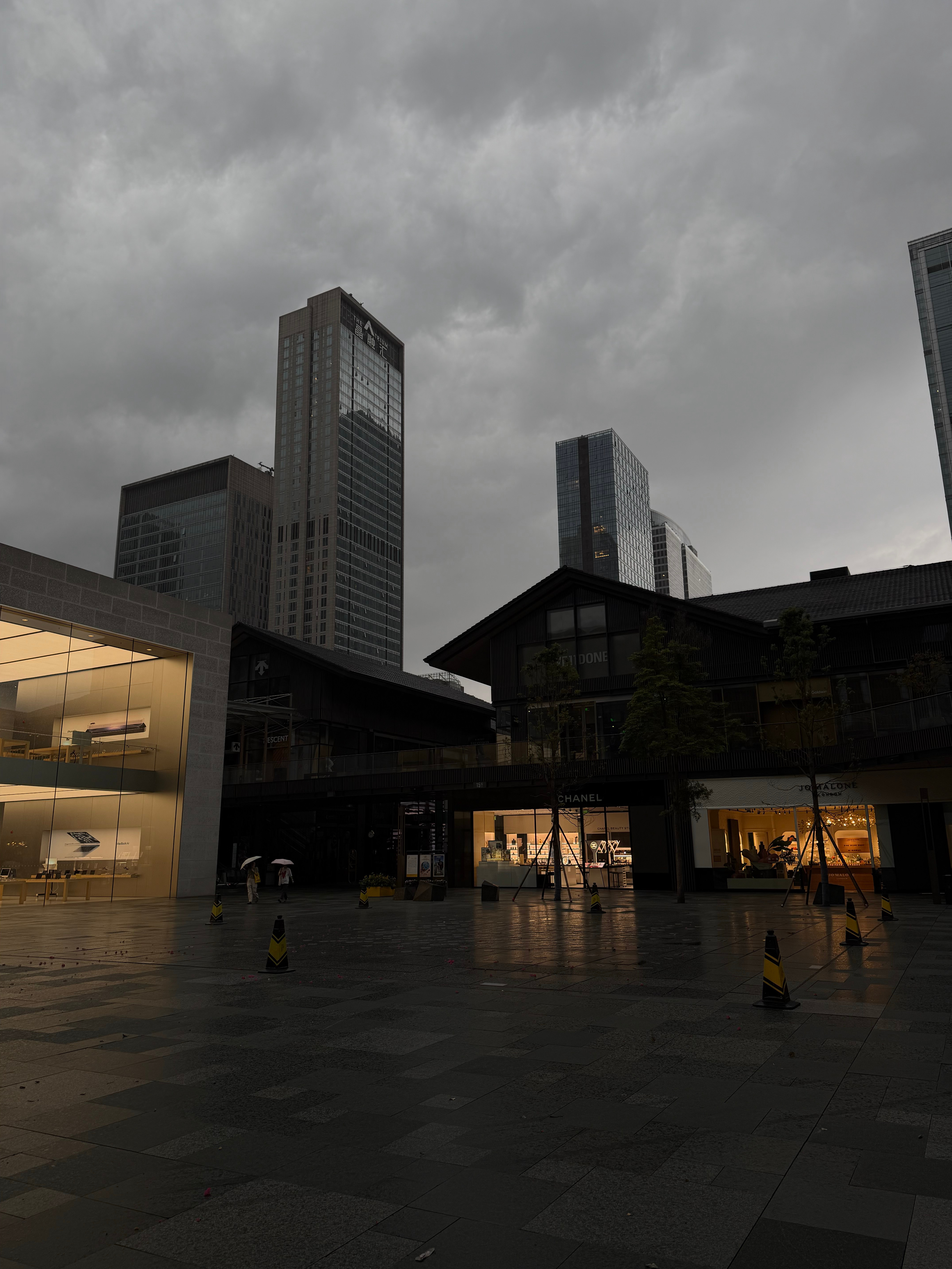 今天打了雷下了雨，明天就要还我一个好天气 成都·太古里东广场