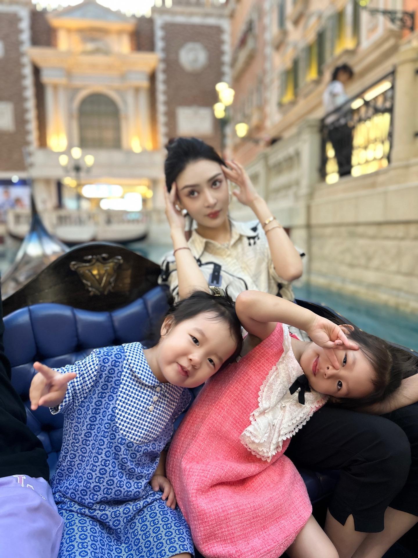 爱是陪伴 也是常感亏欠。三胎后经常感觉体力不足 少了很对对姐姐妹妹的陪...