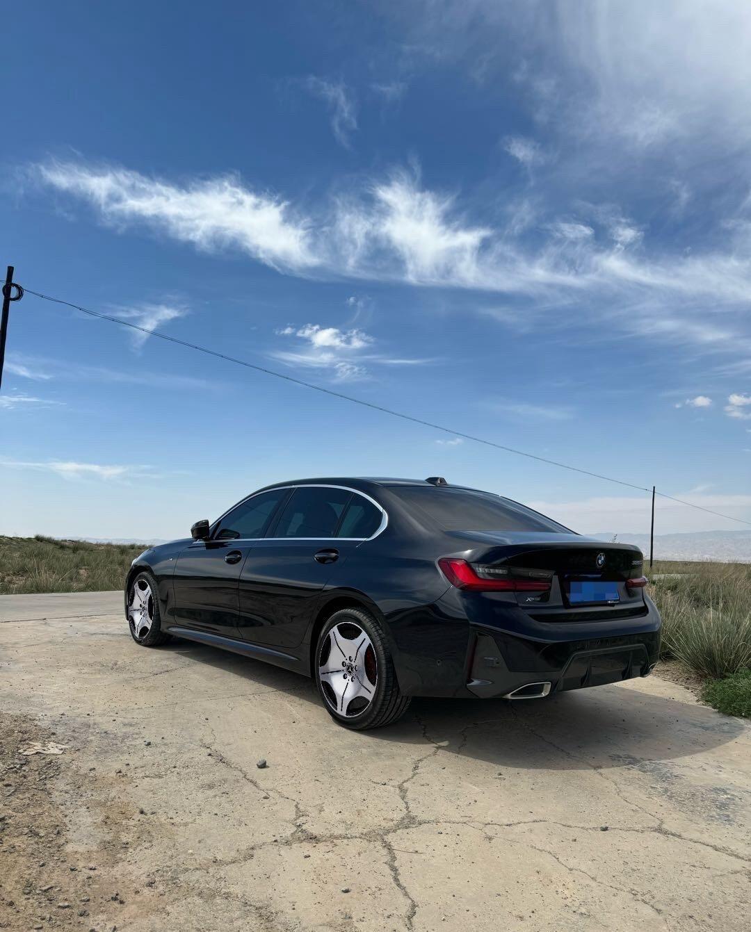 大v聊车 当宝马3系用上迈巴赫的大饼轮毂是一种什么感觉呢？ ​​​