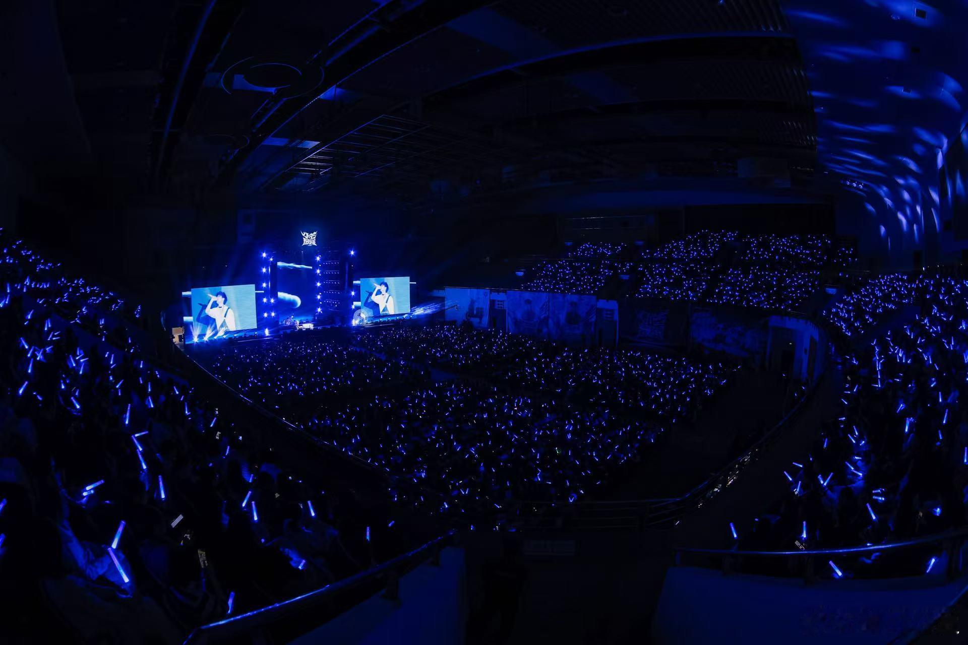 早安无锡演唱会上座率无锡场的现场太顶了！上座率拉满，每首歌都让人上头