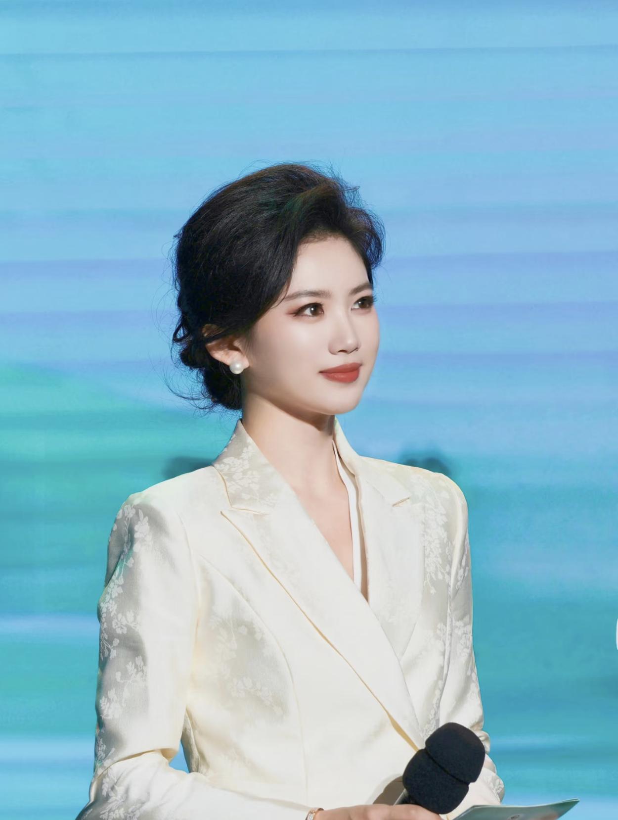 任何人际交往中，真正的高手都懂得这 7 大社交铁律
不主动就是拒绝，不回应就是答