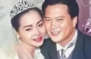 1984年，26岁的恬妞嫁给了印尼富豪，结婚当晚，她才知道老公可以娶二房，没想到