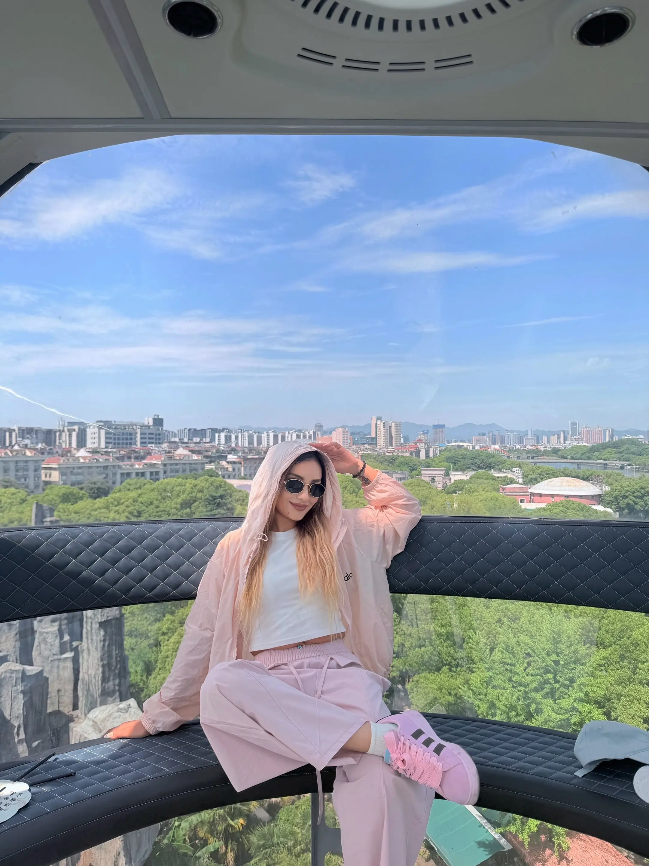 累了就旅游 ，不喜欢管别人 ，最喜欢自己