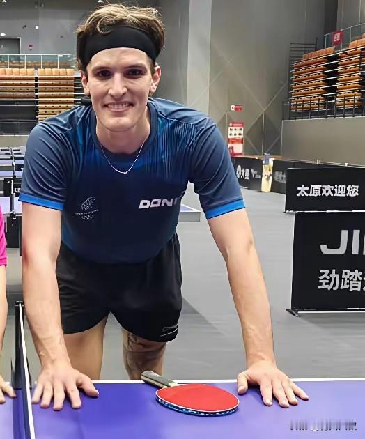 向鹏0:3被瑞士老将卢卡零封，网友担心向鹏在这次伦敦世乒赛的表现！

此前王皓曾