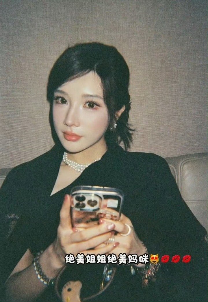 当我给我担一个胶片机 戴燕妮这波操作，直接提升了“粉丝福利”的天花板！她没有让礼