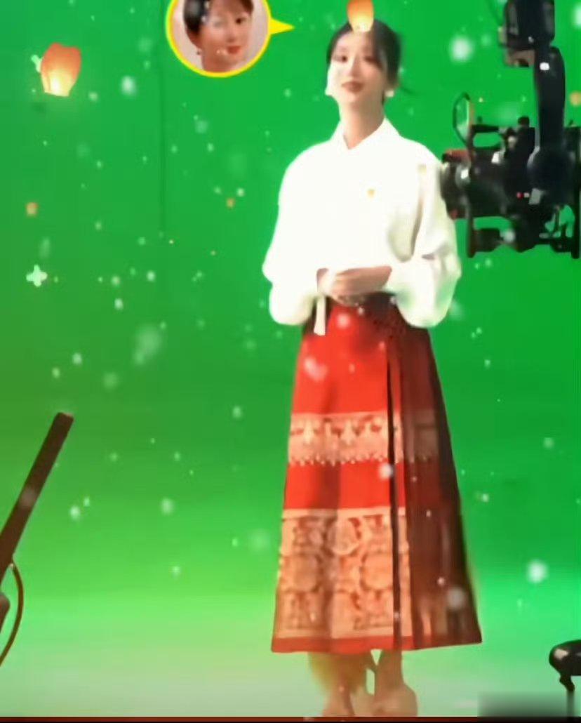 #杨紫红色马面裙# 杨紫和新国风好搭啊[赢牛奶]无实物表演也好🐮仿佛周围的孔明