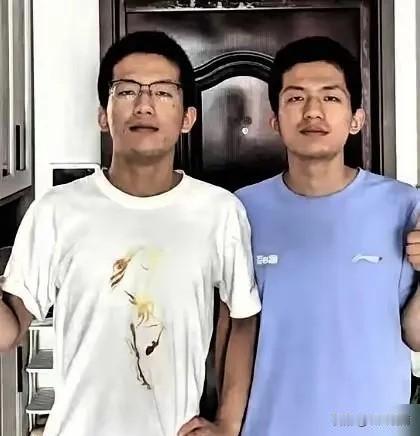 安徽一对双胞胎，哥哥高考查分698，弟弟697。全家还没来得及高兴，清华大学招生