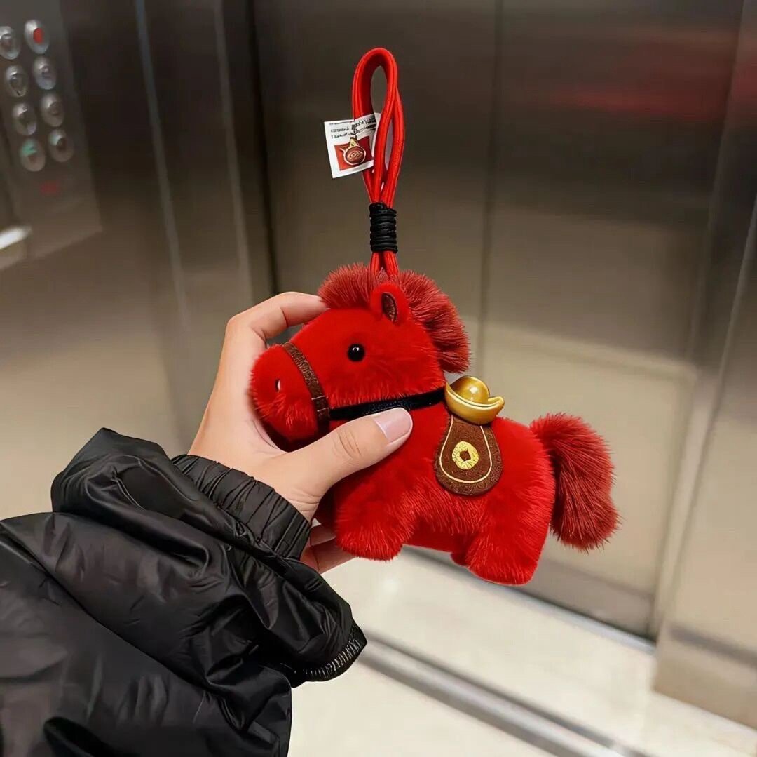 所有靠近你的人 只有一个目的 拿点东西走 比如金钱 关注 情绪价值 性价值 灵感