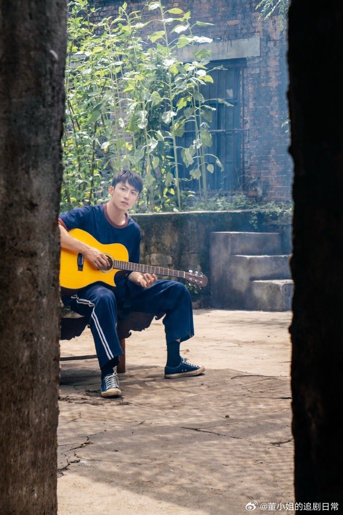 最能共情张小满的是黄景瑜黄景瑜这是真的走进角色心里了，提到小满就忍不住红了眼，这