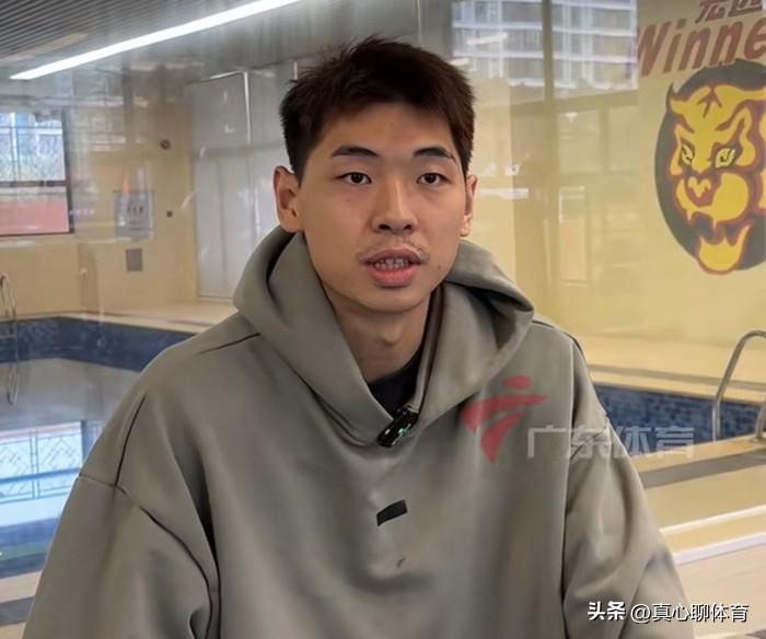 究竟广东队的伤员崔永熙和麦考尔有没有随队到新疆?
现在各有各的说法，有的说在机场