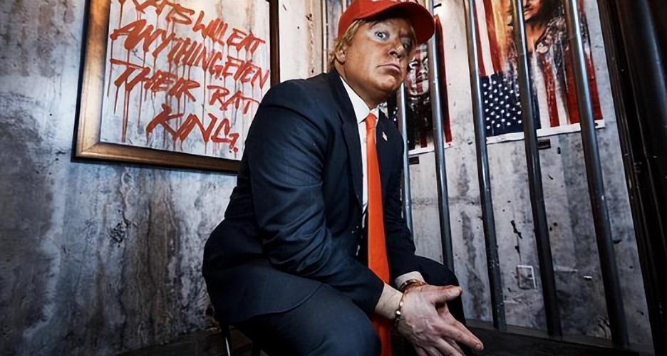 特朗普呀不靠谱
东墙倒了西墙补
无力回天猢狲散
谁也不救二百五