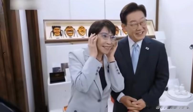 特朗普访华刚结束，为刷存在感，日本首相高市早苗就急着跑韩国去了。日韩两国元首会晤