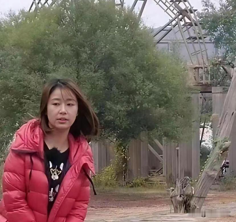 原来真实的林心如
也是土妞。
俗话说得好，三分长相七分打扮还挺有道理的。

林心