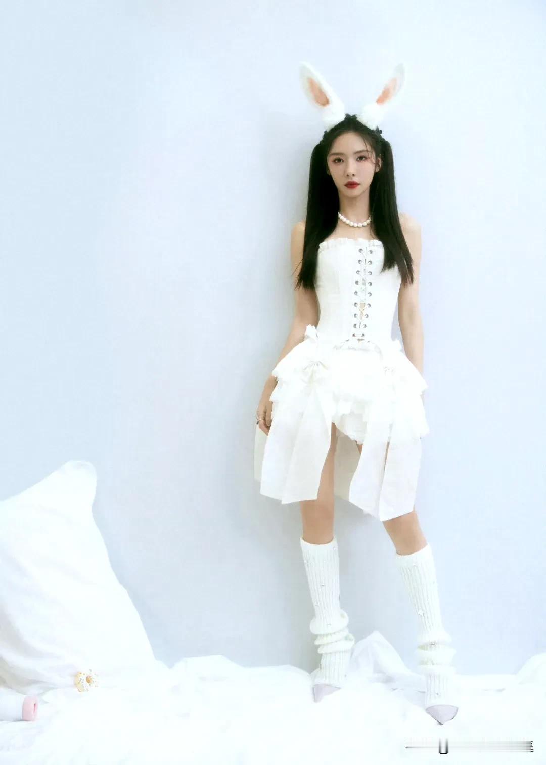 蔡文静，那个穿着白色堆堆袜的“兔女郎” ​​​蔡莹莹穿搭  堆袜穿搭 堆袜穿搭