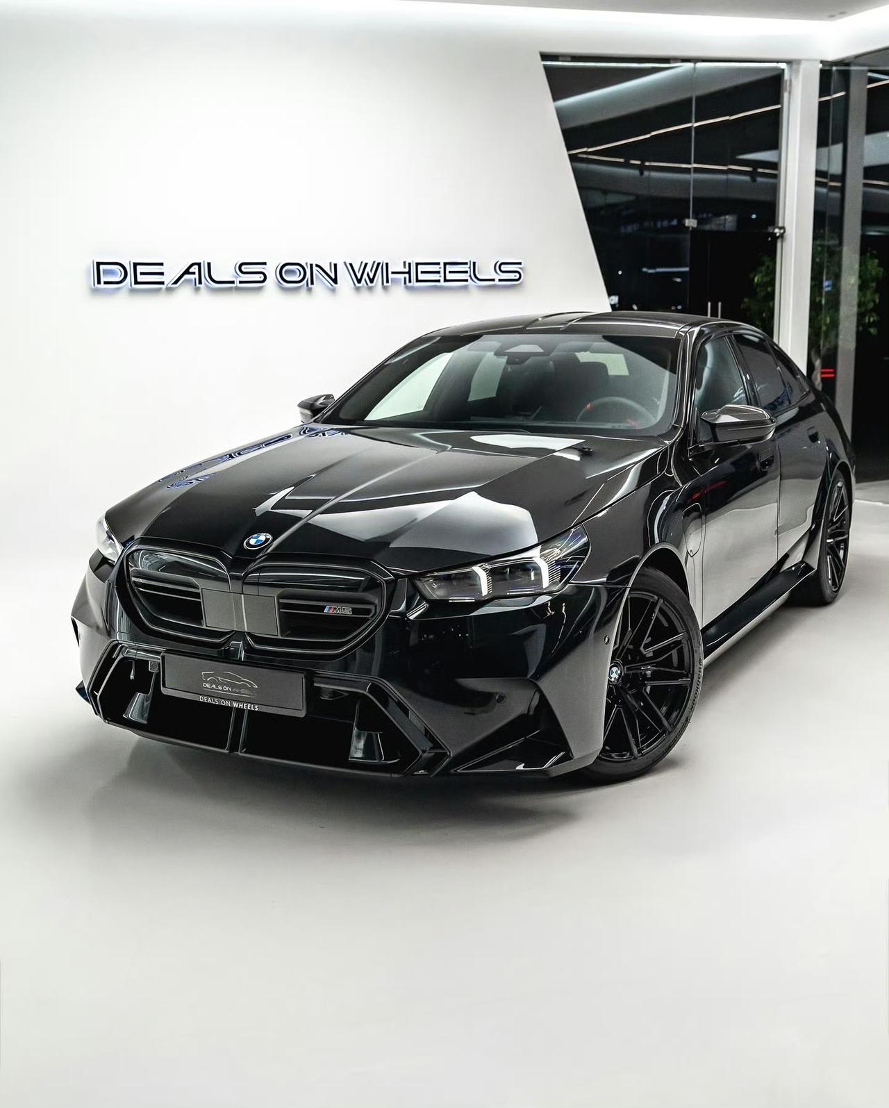 首款 BMW M5 2026，战斗气息十足，这谁看了不迷糊。