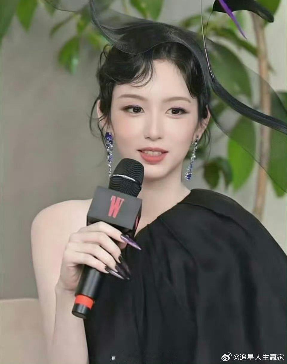刘浩存、周也、赵今麦 虞书欣亮相w盛典好美的姐姐们 ​​​
