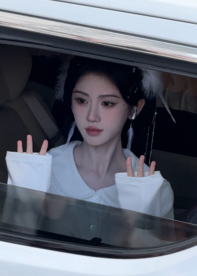 毛茸茸的好古早的妆造鞠婧祎苏绿夏