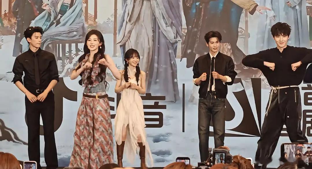 为什么张凌赫给人一种头重脚轻的感觉 