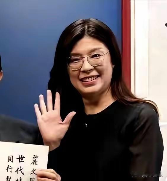 在国民党代表团即将访陆前夕，郑丽文亲自喊话台湾民众说，“不要怕，大陆是亲人，而美