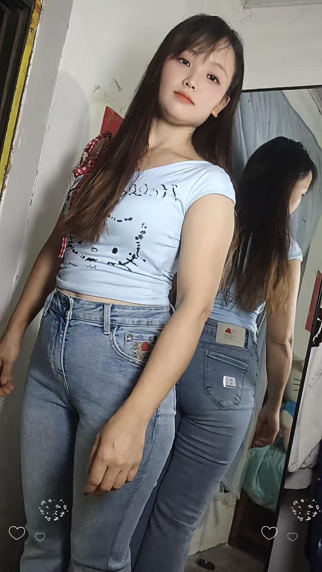 本来想拍完视频就把这条牛仔裤退的，但是感觉穿起来很合适，算了留下来吧！