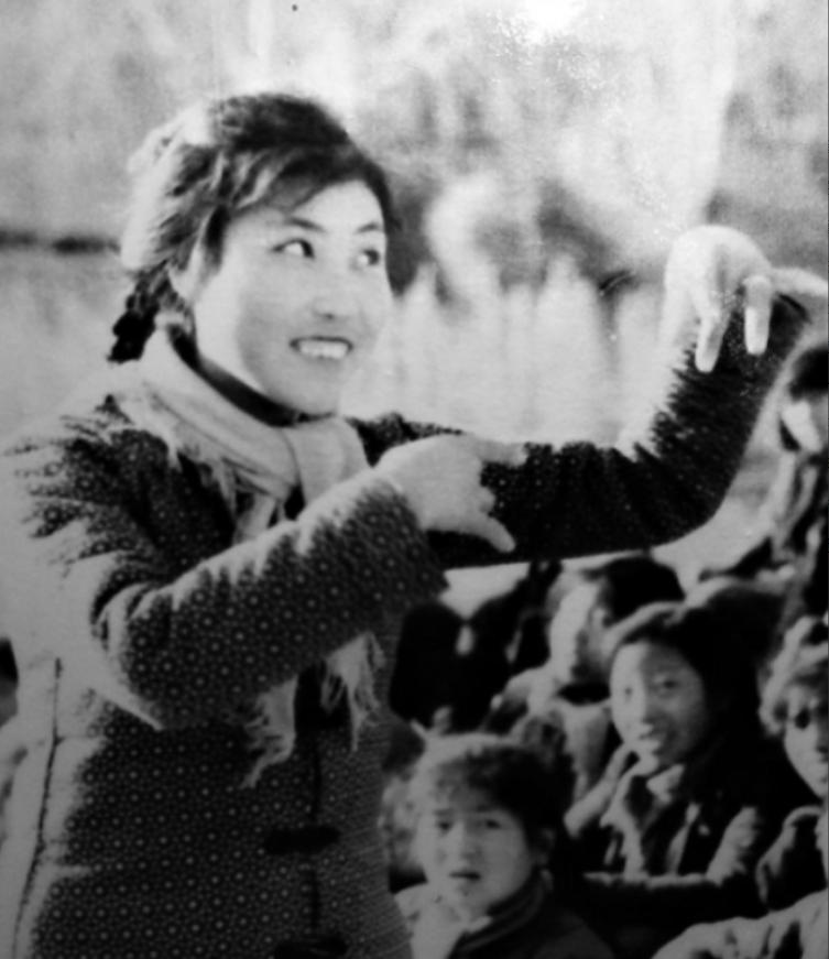 郭凤莲是陈永贵的副手，是著名的大寨铁姑娘队队长。1980年被免去职务，今年76岁