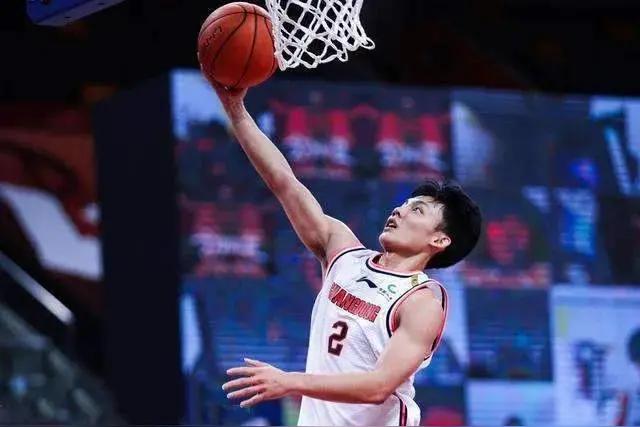 徐杰为什么前几场状态不佳？网上传言徐杰因为和女友在热恋中，所以造成了状态不佳。虽