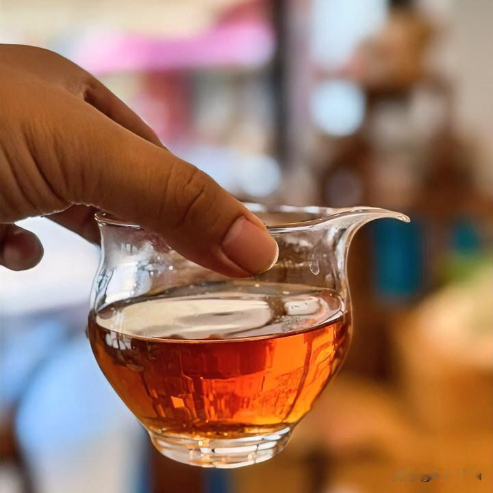 为什么有些人喜欢喝春茶?

心事这东西，和茶叶一样，在杯里闷久了，会又苦又涩。起