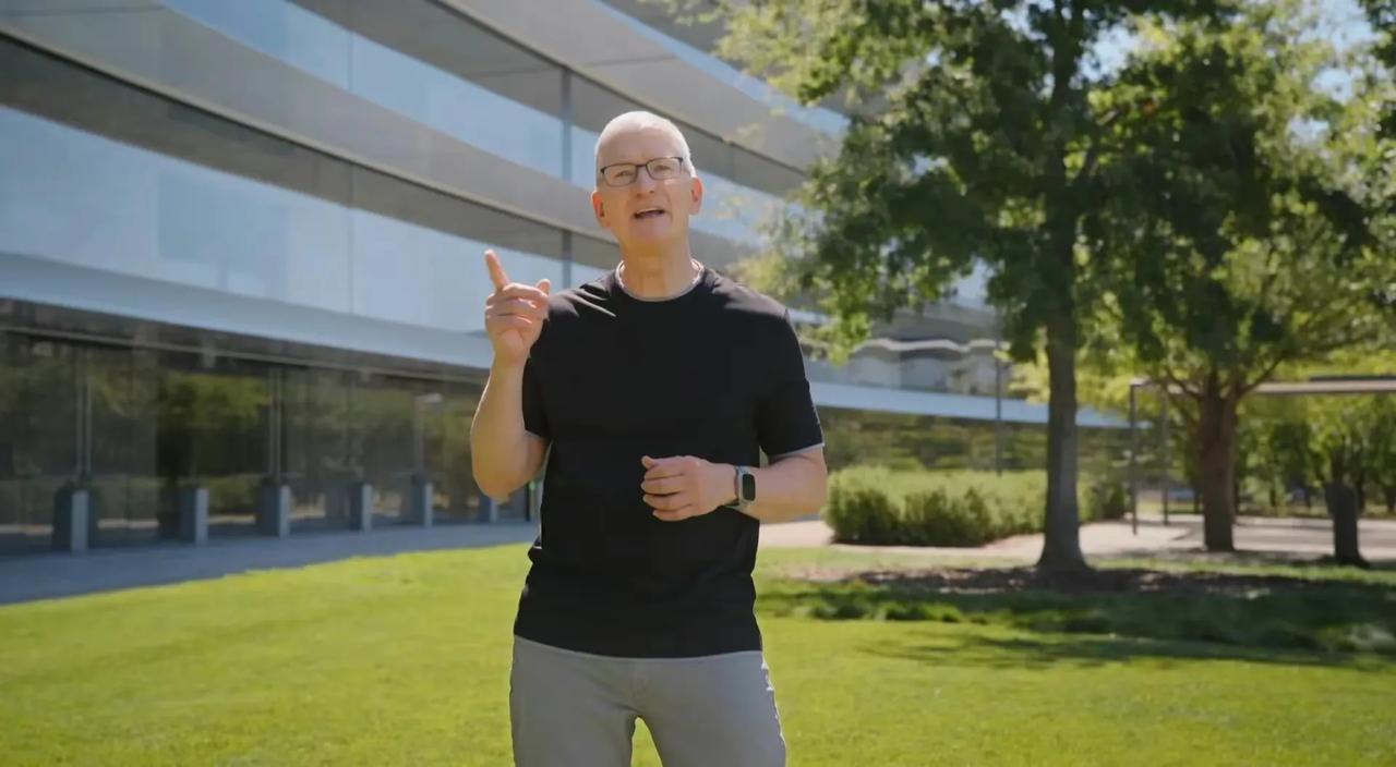 只有我觉得iPhone 15普通版更值得买吗？轻薄手感好，背部更加好看，高刷无所