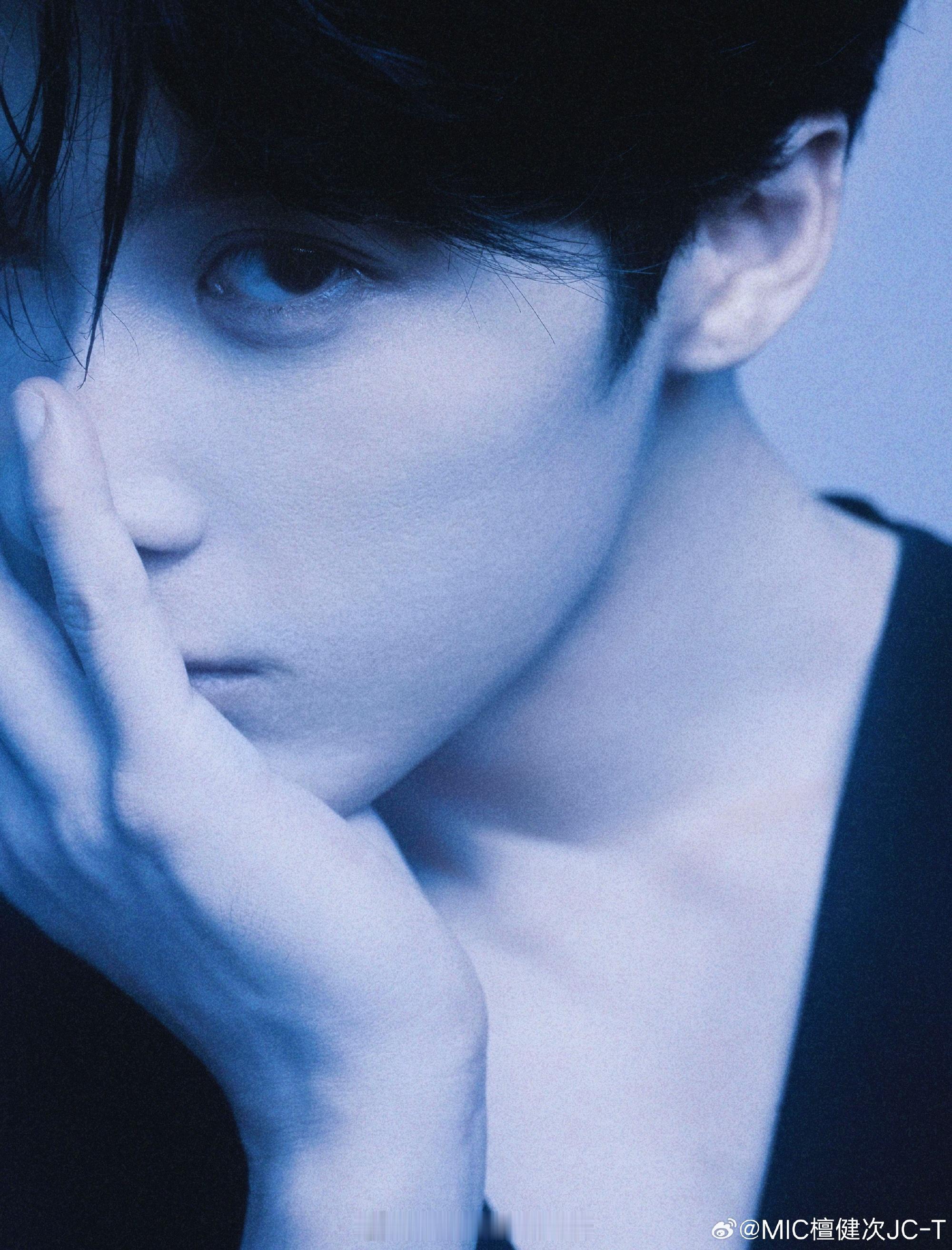 这一组图真的好喜欢 太绝了檀健次星光大赏红毯造型jct檀健次显影一场逆向洄游