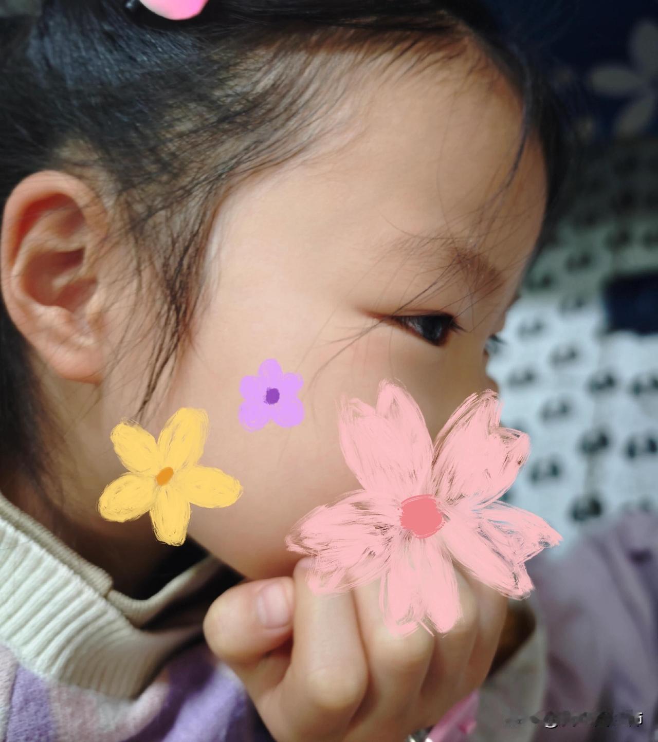 她的眼睛很美，只是住了1000度的雾
1000度的世界是什么形状？
是晨光落在天