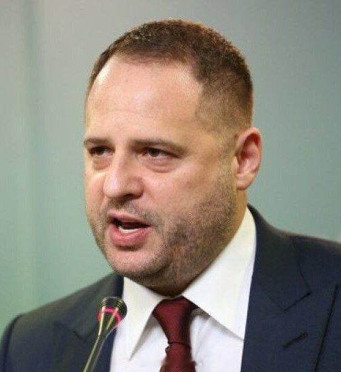 叶尔马克威胁泽圣，如果自己被解职，就要 “彻底掀翻屋顶”。也就是咱们的掀桌子因此