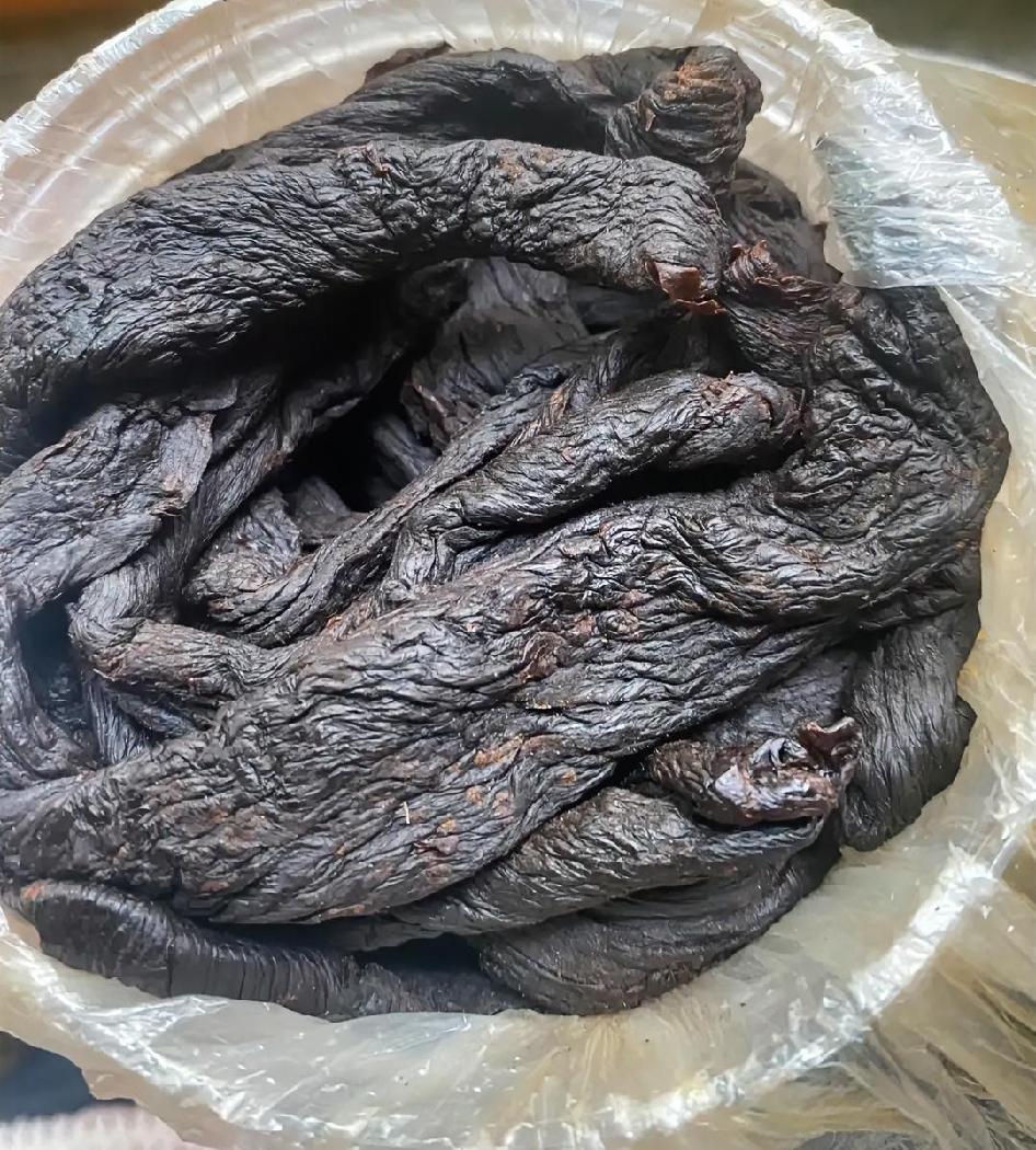 两年前同学要装修房子，不够钱找我借了三万块。

不过，这事真不能只拿利息和卖价衡