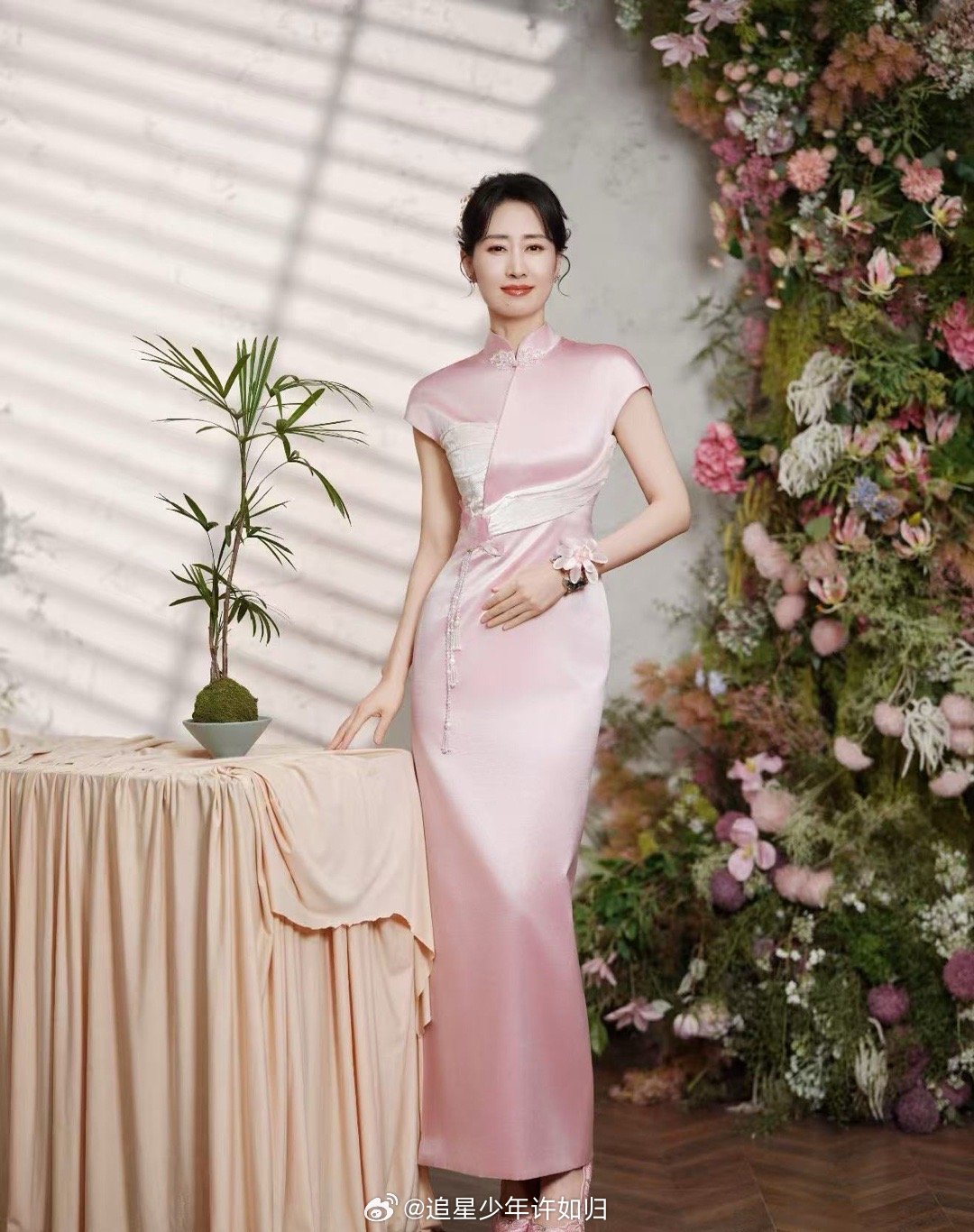 悬疑剧有刘敏涛这40秒就够了隐身的名字 40秒无台词，刘敏涛就站在过道中间，佝偻