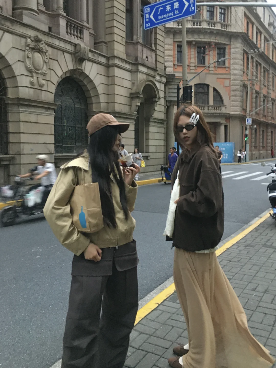 和好朋友在上海街头🍂