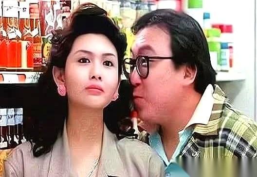 “你老婆可是王晶玩了9年的女人，当接盘侠爽吗？”
婚礼上，有人就这么当众往沈嘉伟